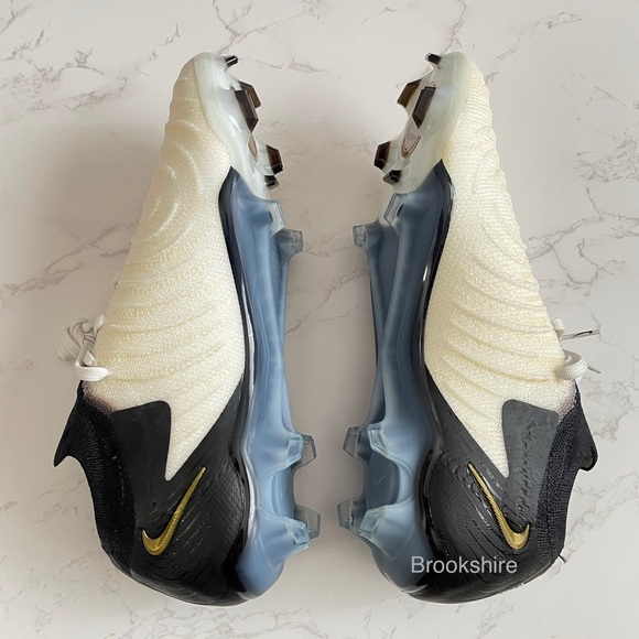 Athletic_Shoes